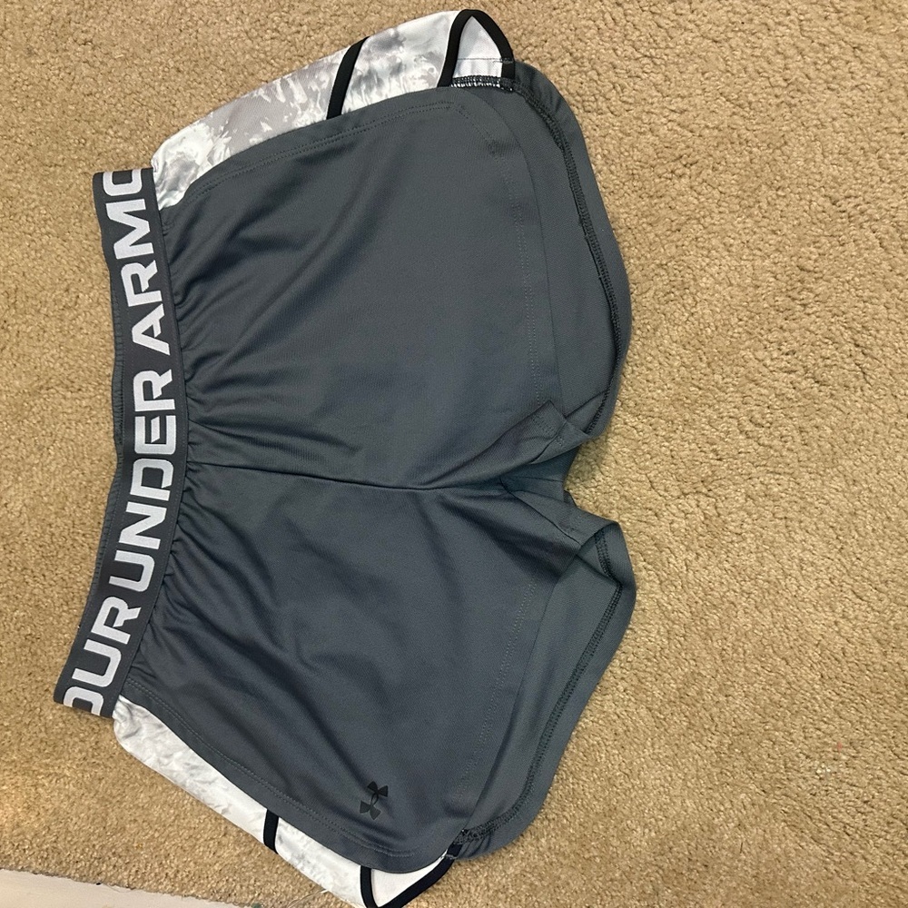 Women’s Gray/WhiteUnder Armour shorts: size medium - Picture 3 of 3
